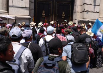 48 Cantones dan plazo hasta el viernes para que el Congreso revoque aumento salarial