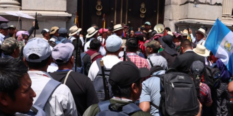 48 Cantones dan plazo hasta el viernes para que el Congreso revoque aumento salarial