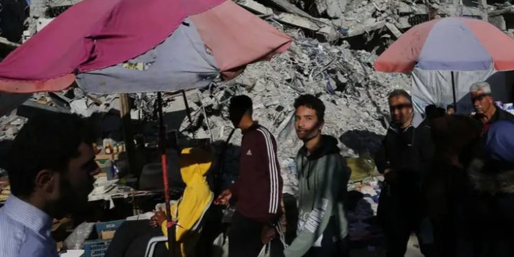 5 muertos tras bombardeo israelí contra centro de la UNRWA