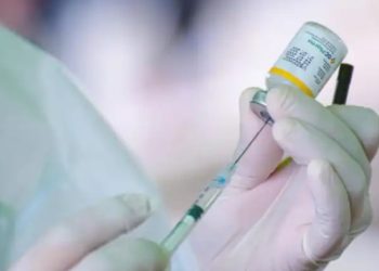 54% de la población tiene al menos una vacuna contra el COVID-19