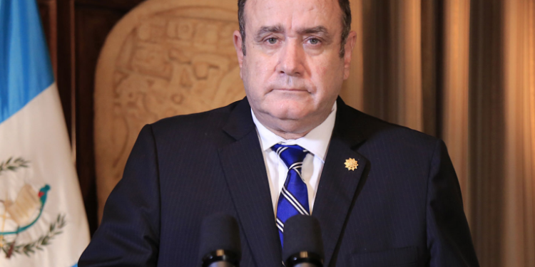 600 casas serán construidas en enero indica Alejandro Giammattei