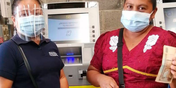 95% de personas beneficiadas por el Bono Familia ya han cobrado el tercer aporte