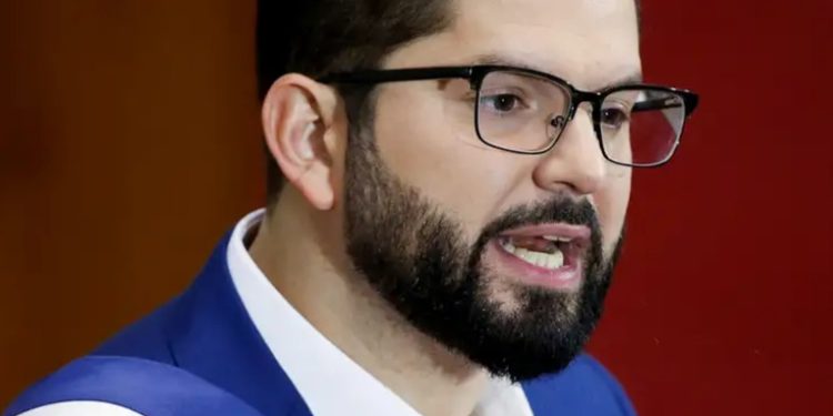 Abogado desmiente denuncia por acoso presentada contra Boric