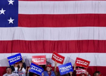 Abucheos a Kamala Harris y gritos de luchad, luchad, luchad: la retórica inflamada de un mitin de Donald Trump