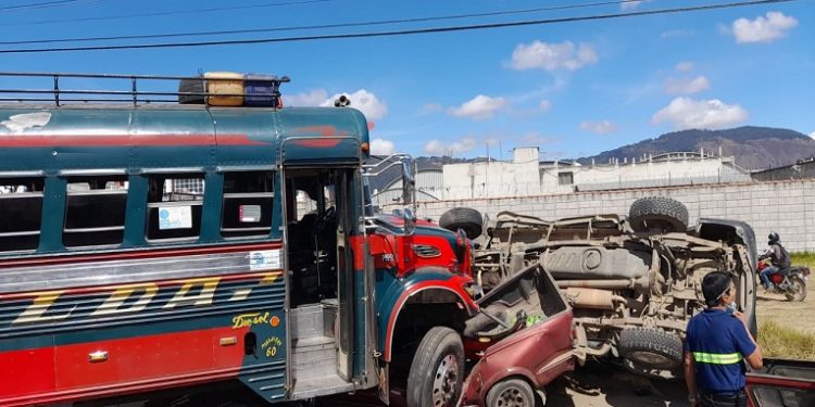 Accidente de tránsito en Quetzaltenango deja tres muertos