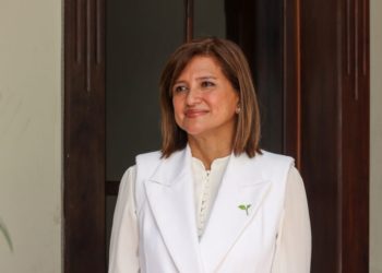 Acción legal de Karin Herrera: Amparo en la CC para evitar orden de captura