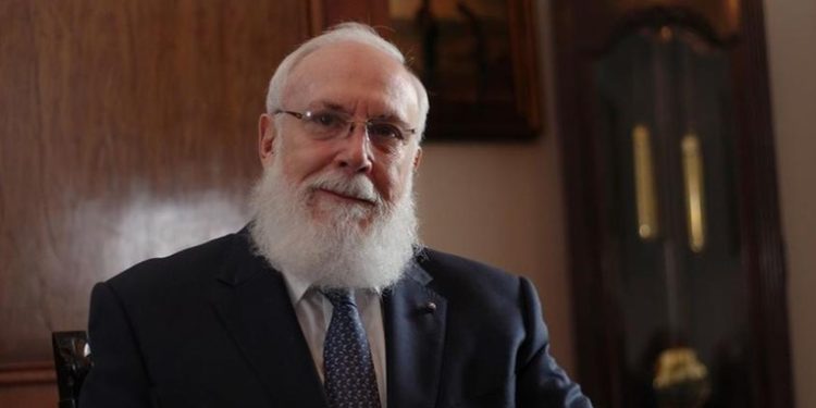 Acisclo Valladares presenta amparo contra norma que sanciona la campaña electoral anticipada