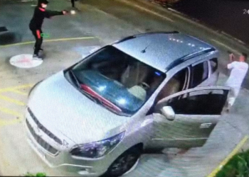 Acribillan a un policía y su hija a las puertas de una farmacia en Brasil