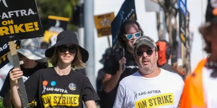 Actores de Hollywood ratifican acuerdo que puso fin a huelga