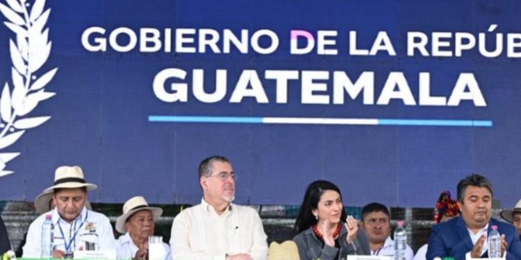 Acuerdo entre Arévalo y comunidades indígenas de Uspantán prioriza proyectos para el desarrollo local