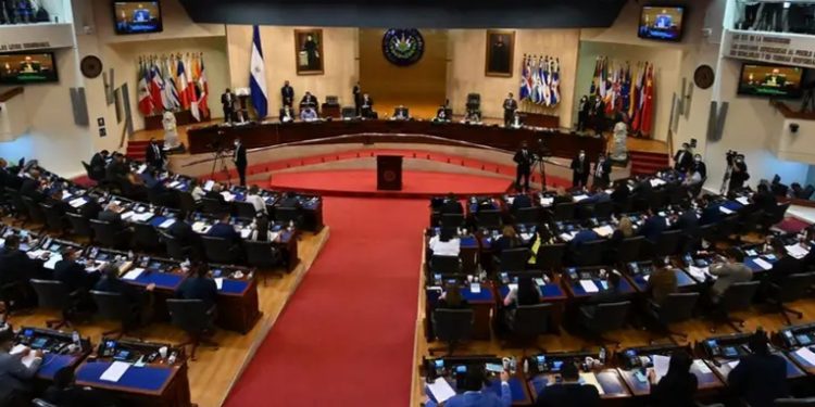 Acusan a partido de Nayib Bukele de corrupción legislativa