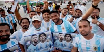 Acusan a Qatar de contratar a falsos hinchas internacionales para el Mundial de fútbol