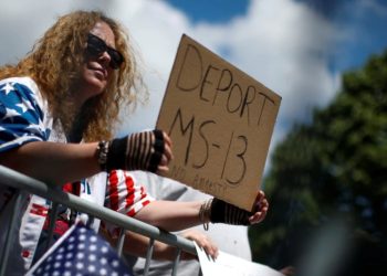 Acusan a siete pandilleros de la MS-13 de matar a dos reos en una prisión de Texas