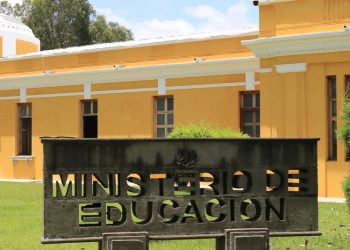 Advierten de estafas por plazas en el MINEDUC