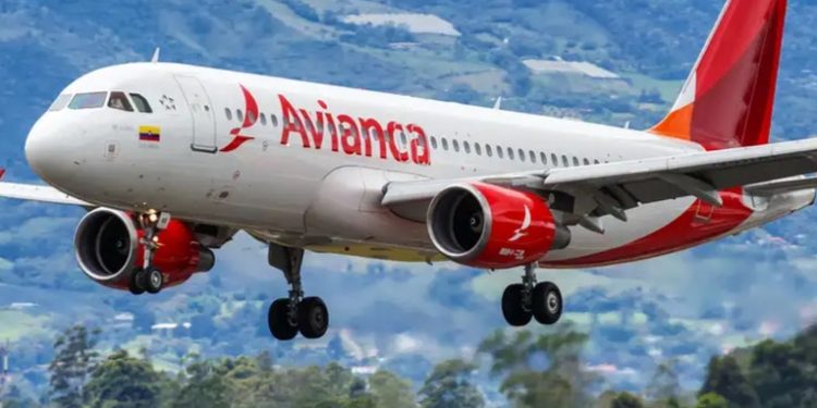 Aeronáutica de Colombia prohíbe a aerolíneas cancelar vuelos