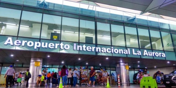 Aeropuerto La Aurora recibe calificación positiva tras mejoras en infraestructura
