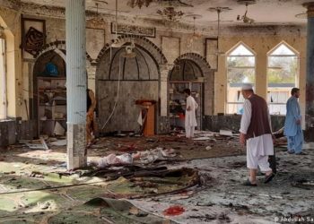 Afganistán: explosión en mezquita deja al menos 50 muertos