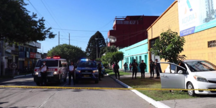 Agente de seguridad muere durante atentado contra fiscal del Ministerio Público quien resultó herida