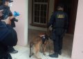 Agentes antinarcóticos realizan allanamientos en Malacatán y encuentran dinero y arma de fuego