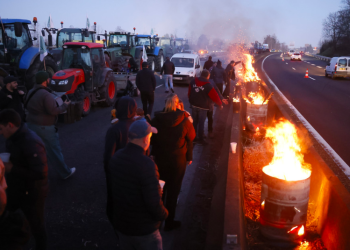 Agricultores franceses planean bloquear París y sus alrededores desde este domingo