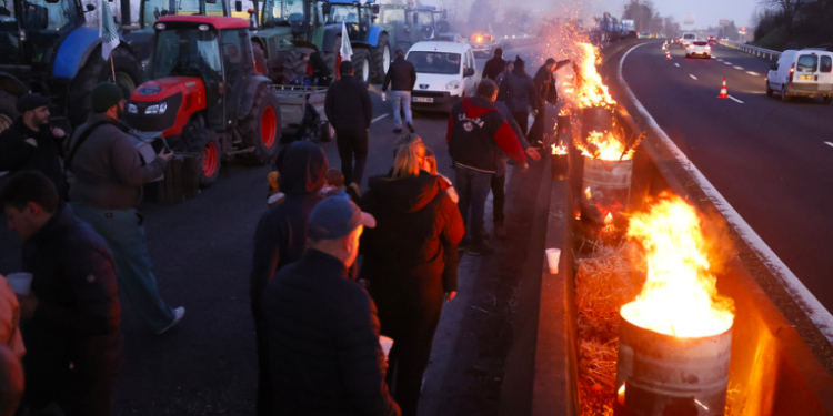 Agricultores franceses planean bloquear París y sus alrededores desde este domingo