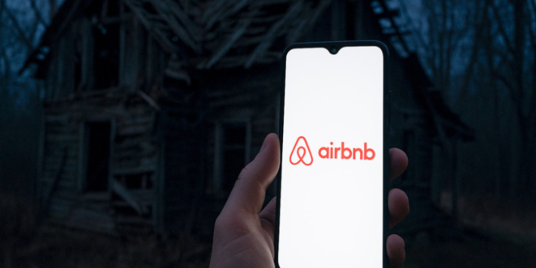 Airbnb sufre un duro revés en una capital del turismo europeo: ¿qué hay detrás?