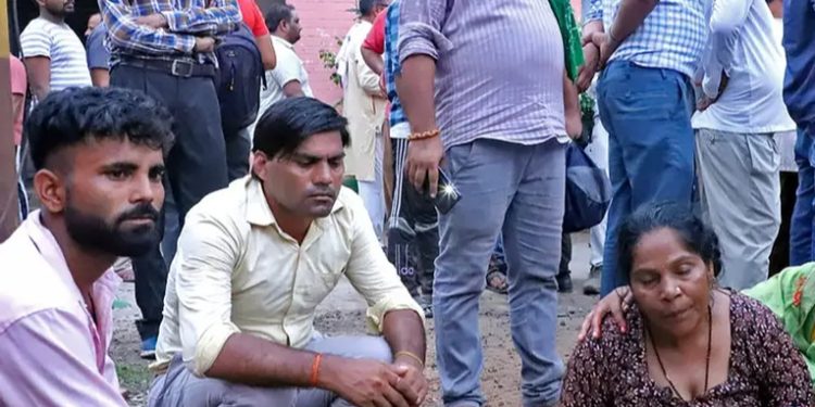 Al menos 116 personas mueren en estampida en India