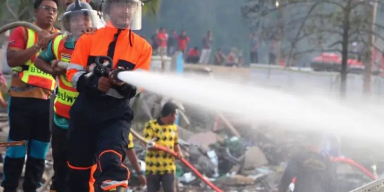Al menos 20 muertos en Tailandia por explosión en fábrica