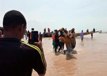 Al menos 29 fallecidos, la mayorí­a niños, en un naufragio en Nigeria