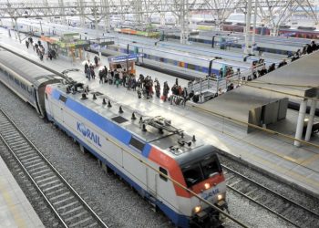 Al menos 30 heridos tras el descarrilamiento de un tren en Seúl