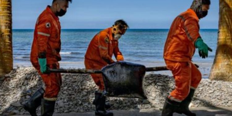 Al menos 31 muertos al incendiarse ferry en Filipinas