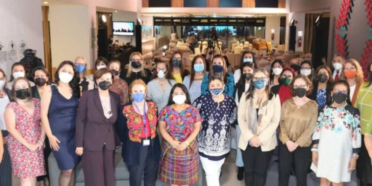 Al menos 350 mujeres lideran empresas exportadoras en el paí­s