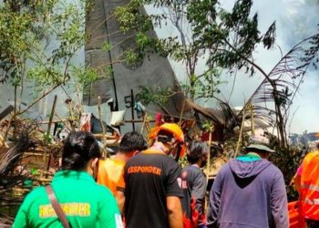 Al menos 45 muertos en accidente de avión militar en Filipinas