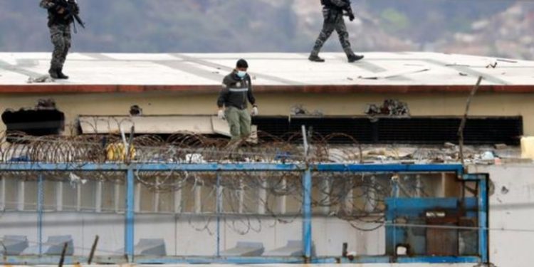 Al menos 51 presos mueren en nuevos enfrentamientos en cárcel de Ecuador