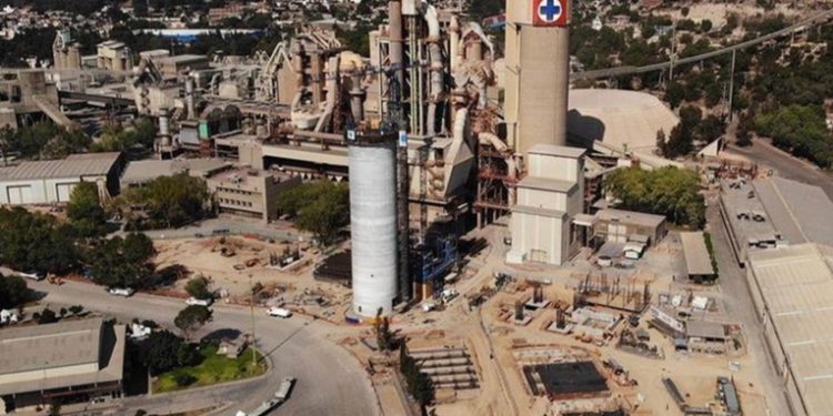 Al menos 8 muertos y 11 heridos en violentos enfrentamientos en una cementera mexicana