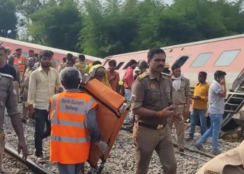 Al menos dos muertos tras descarrilarse un tren en la India