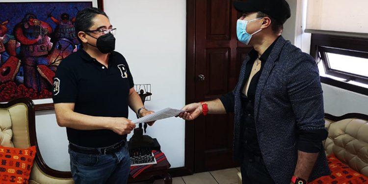 Alcalde de Mixco denuncia persecución polí­tica