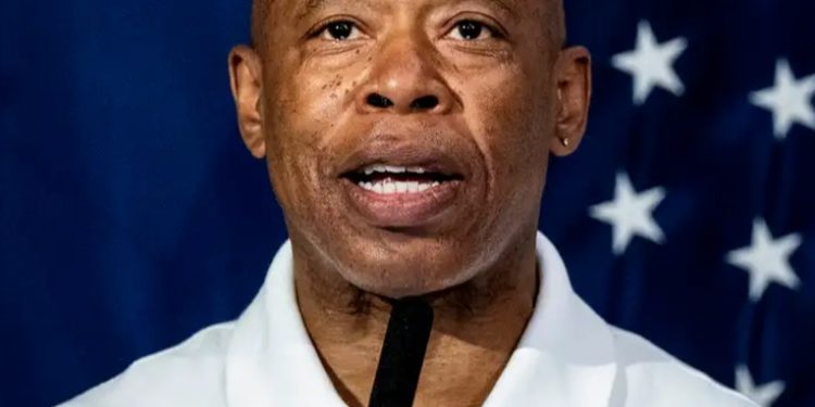 Alcalde de Nueva York es acusado de soborno y fraude