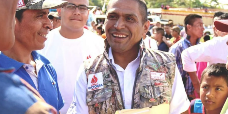 Alcalde de San Pedro Carchá recibe disculpa del Gobernador de Alta Verapaz