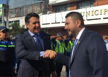 Alcalde Javier Gramajo y Alcalde capitalino Ricardo Quiñonez firman convenio para construcción de 5 proyectos