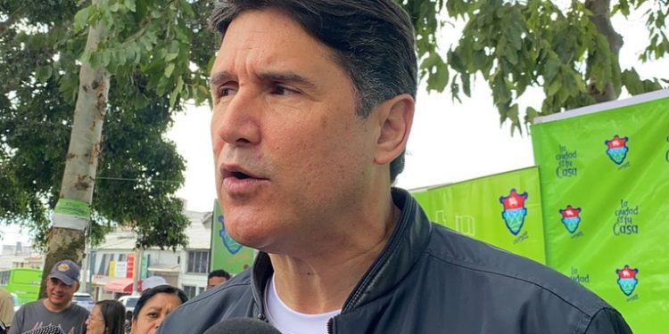 Alcalde Quiñónez propone proyectos de transporte metropolitano en encuentro de empresarios