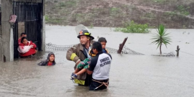 Alcaldes analizan solicitar estado de calamidad para atender daños por lluvias