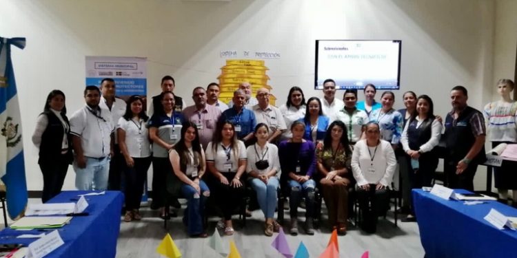 Alcaldes de Chiquimula se comprometen a crear oficinas para la niñez