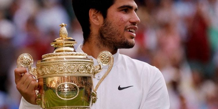 Alcaraz comenzará la defensa de su título de Wimbledon ante el estonio Lajal e irá por el lado de Sinner