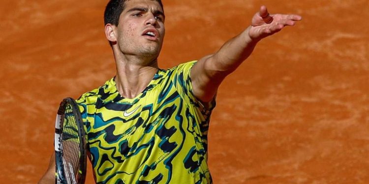 Alcaraz se sobrepone a un firme Khachanov y se mete en las semifinales del Madrid Open