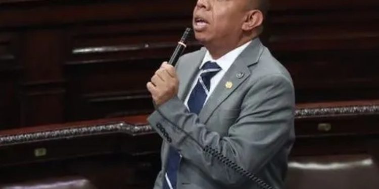 Aldo Dávila pide que se investigue las compras que se realizan en el congreso
