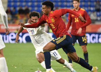 Alejandro Balde sustituye a Gayá en la selección para disputar su primer Mundial