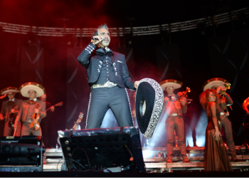 Alejandro Fernández se presenta en Guatemala pese a condiciones climáticas