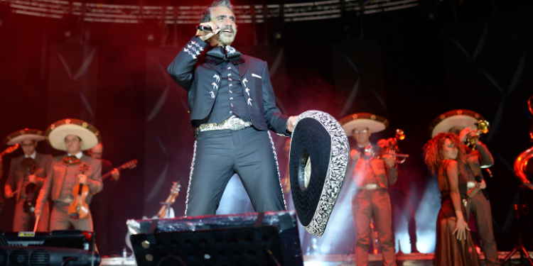 Alejandro Fernández se presenta en Guatemala pese a condiciones climáticas