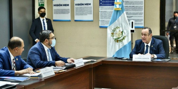 Alejandro Giammattei confirma la creación de un Comité de Crisis por precio de los combustibles